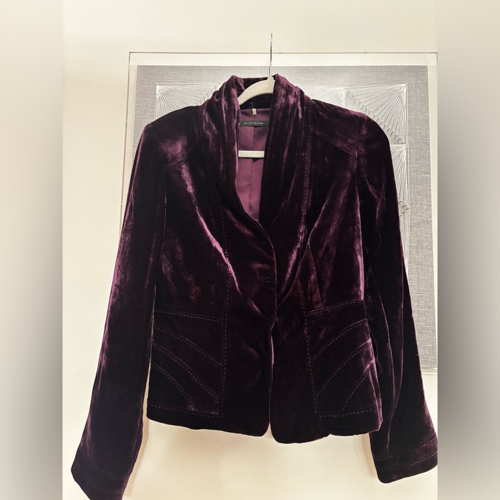 Elie Tahari Burgundy Velvet Blazer
Jacket Luxe Tailored Size S